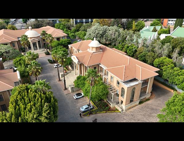 4,790M² OFFICE FOR SALE IN BRYANSTON